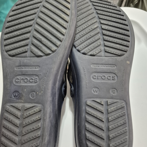 Blue Croc Sandals with Textured Silver Accents - Picture 5 of 6